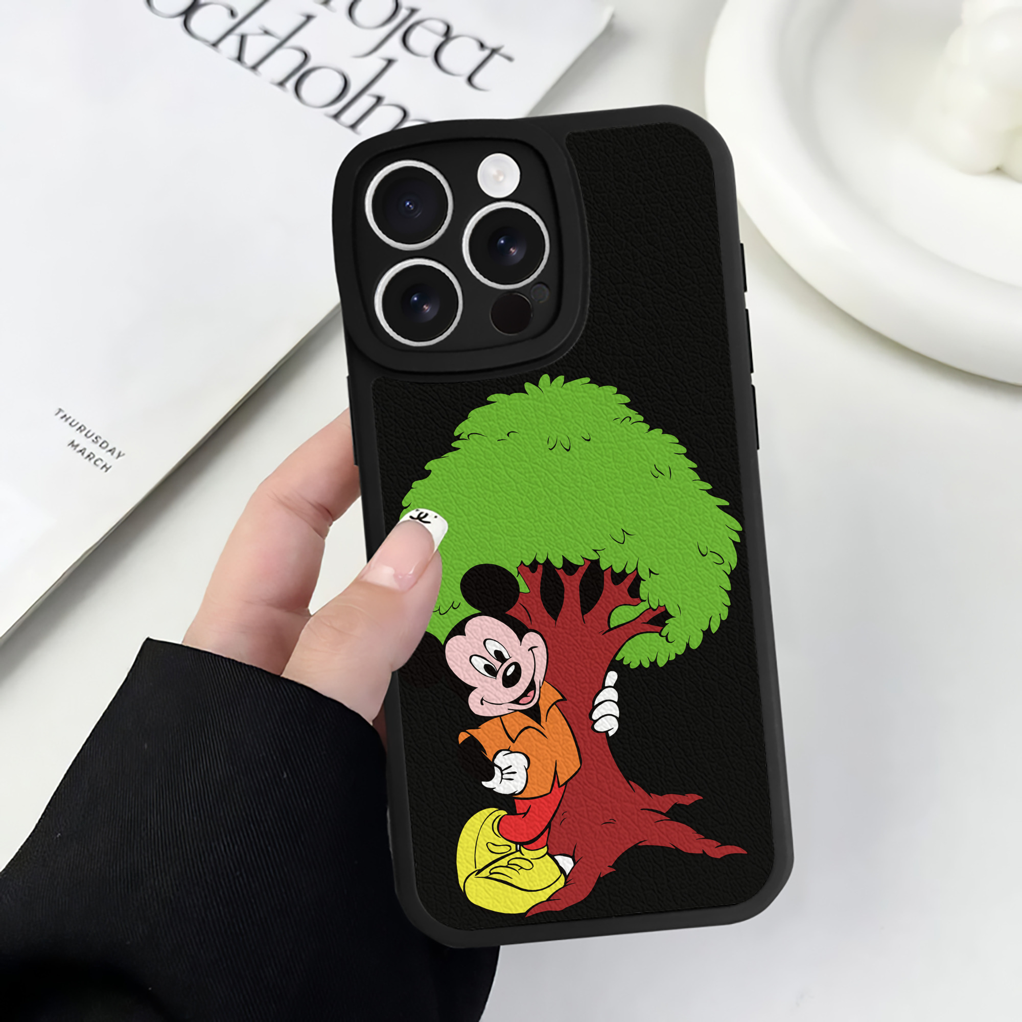 （画像用） ミッキーマウス Mickey Mouse 【iPhone 16シリーズ対応】シリコンスマホケース（レザー調） 材質：シリコン
